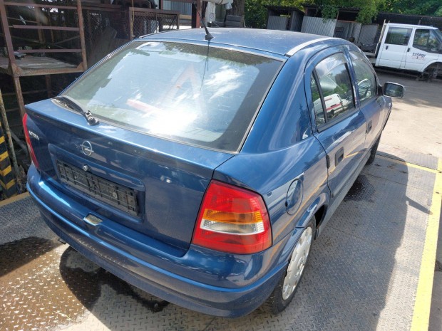 Opel G Astra Karosszéria elemei sedan Z20Q