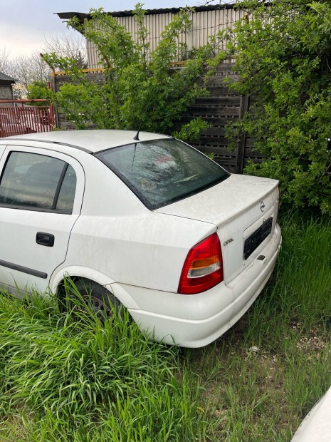 Opel G Astra Sedan Benzines alkatrszek!