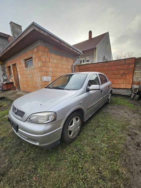 Opel G Astra alkatr�szek. 