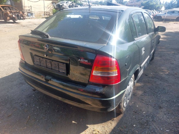 Opel G Astra karosszéria elemei Z380