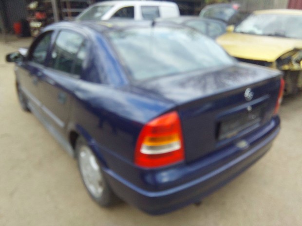 Opel G Astra karossz�ria elemei sedan Z282