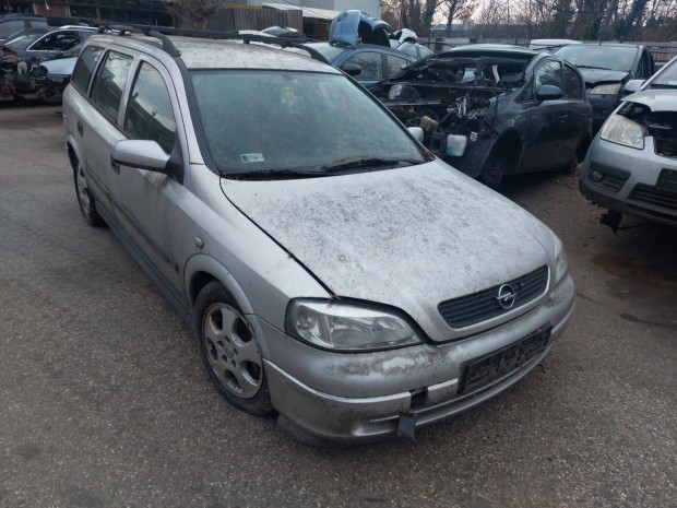 Opel G Astra kombi karosszria elemei Z147