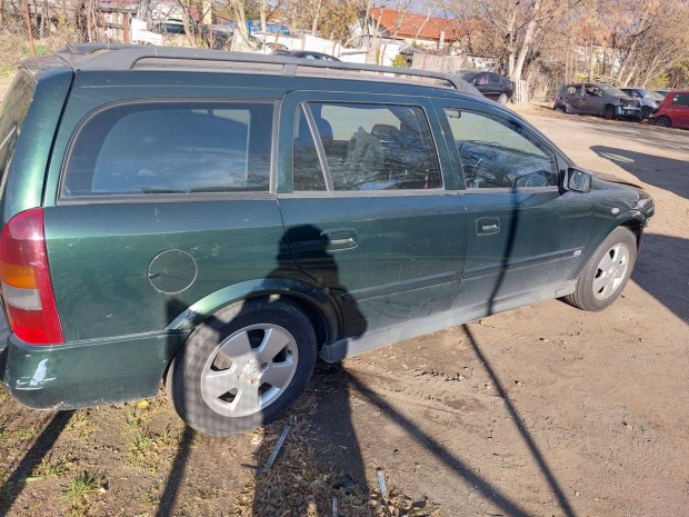 Opel G Astra kombi karosszéria elemek Z380