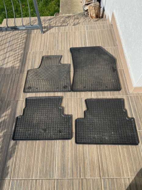 Opel Grandland gumisznyeggarnitra