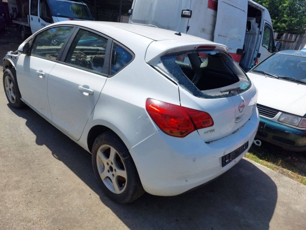 Opel H Astra karosszéria elemei fehér