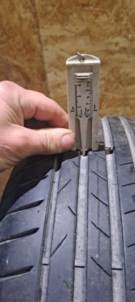 Opel H astra ny�rigumi elad� 