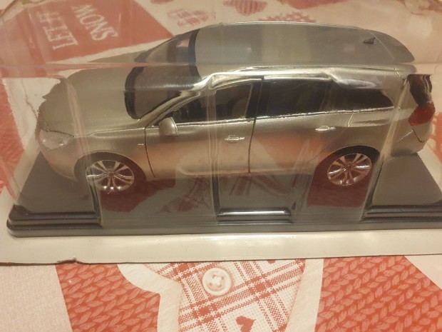 Opel Insignia 1:24 modell Hachette Collections Deagostini