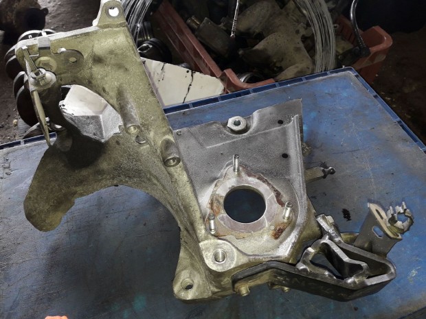 Opel Insignia Adagol� Tart� Bak