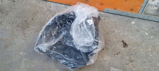 Opel Insignia B Bal dobbetét kerékjárati műanyag gyári új YR00132280