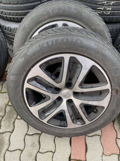 Opel Insignia  Kumho tligumi fmfelnin dsztrcskkal elad! 