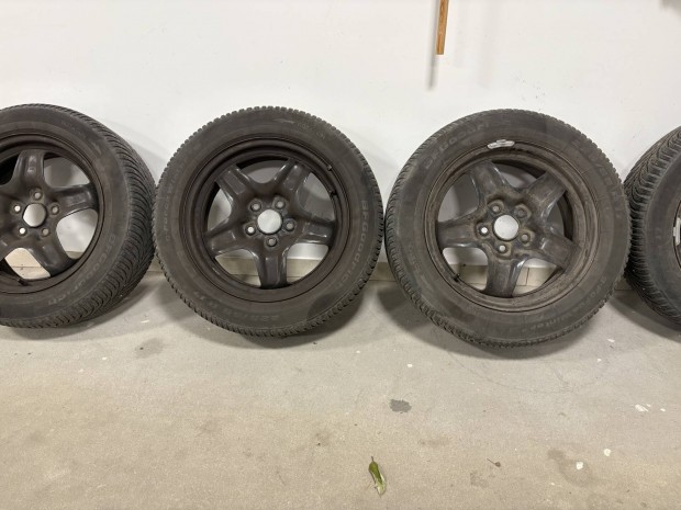 Opel Insignia lemezfelni gumiabronccsal elad 