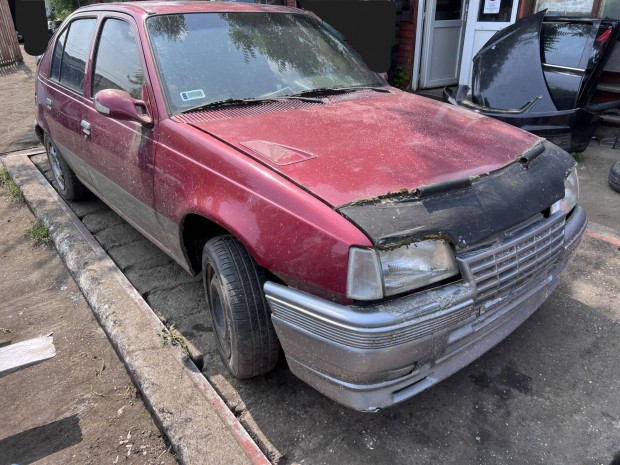Opel Kadett (1986) 2.0i C20NE Alkatrészek #M2732