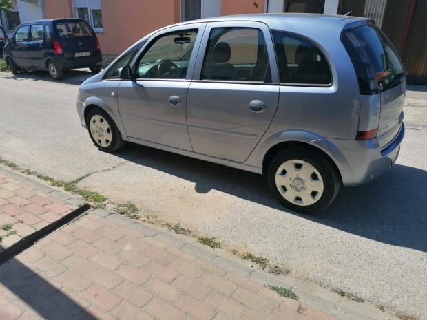 Opel Meriva 1,4 benzin ( Cosmo) 147 E KM Vezetett service könyv
