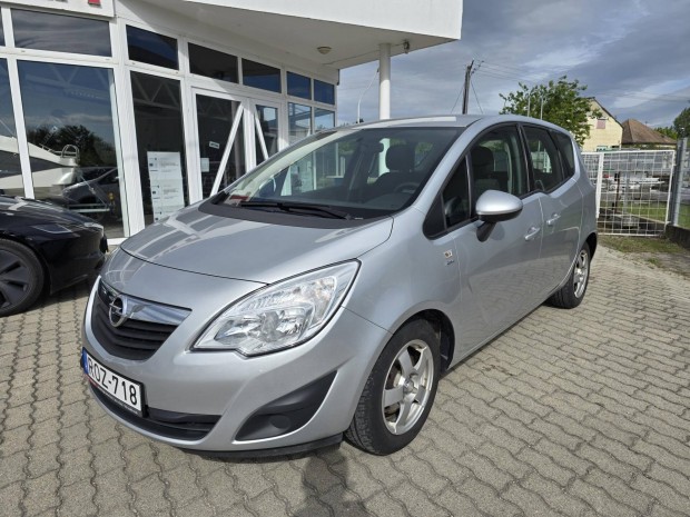 Opel Meriva B 1.4 Active Digitklíma. Tempomat....