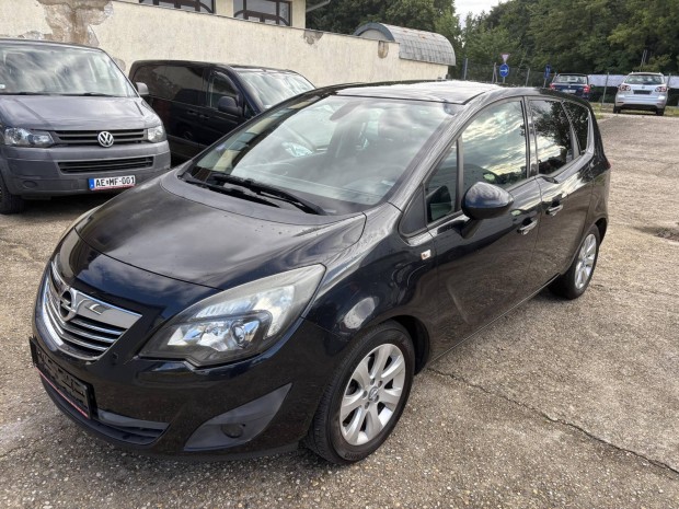 Opel Meriva B 1.4 T Active Start-Stop Panoráma...