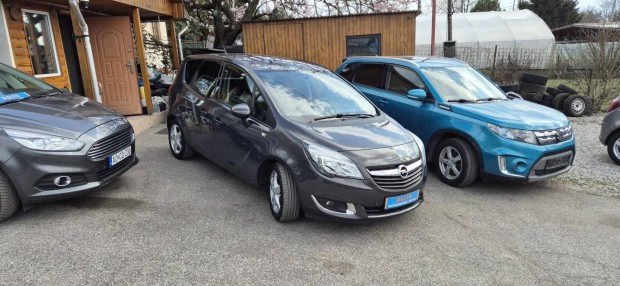 Opel Meriva B 1.4 T Cosmo Szerv�zk�nyv. kit�n�...