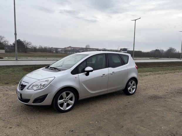 Opel Meriva B 1.4 T Enjoy V�gig vezetett szerv�...