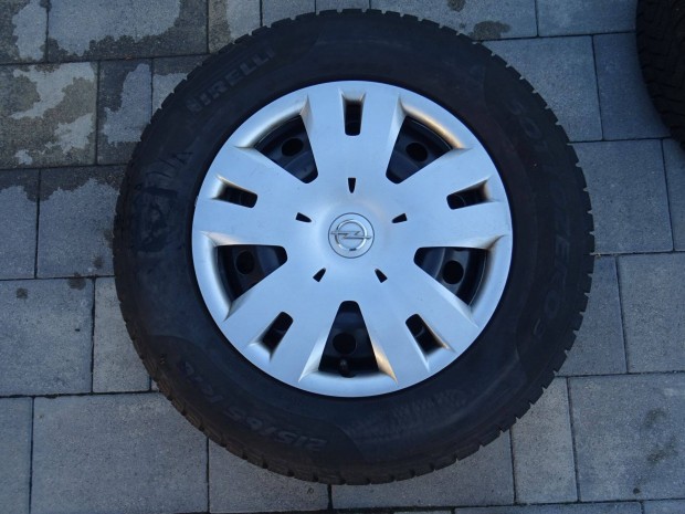 Opel Mokka 16" 5x105 ET38 lemezfelni 215/65R16 Pirelli tligumi 7mm