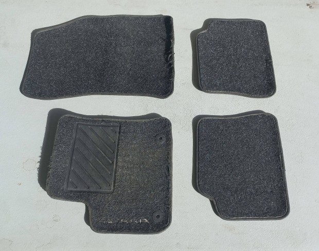 Opel Mokka-e szövet szőnyeg garnitúra