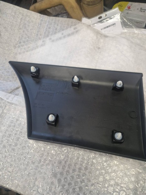 Opel,Renault oldals� szeg�lyl�c 93197644 768F30005R