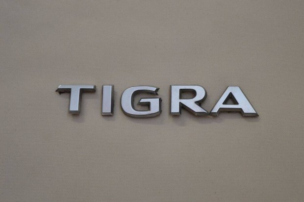 Opel Tigra TT króm felirat