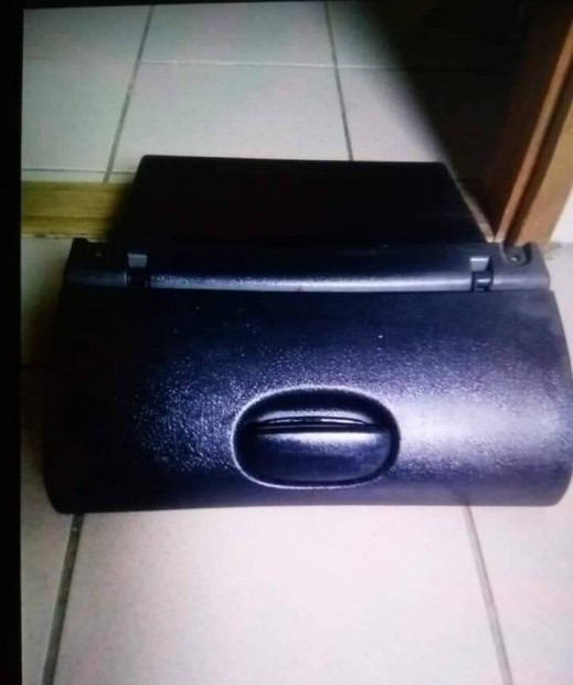 Opel Tigra kesztyűtartó Opel Corsa B