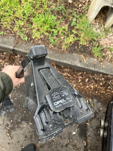 Opel Vectra A-B gy�ri tet�csomagtart�