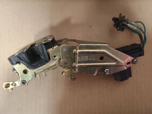 Opel Vectra A jobb els� ajt�z�r 90503790 90503786