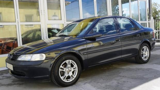 Opel Vectra B 1.6 16V Komfort (Automata) Klíma!...