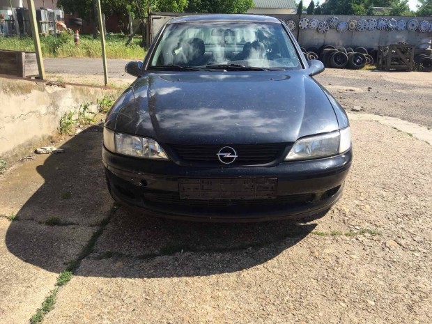 Opel Vectra B 1.8,2.0b,sedan,combi alkatrészek