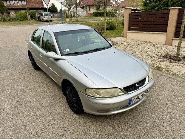Opel Vectra B 2.0 16V CD