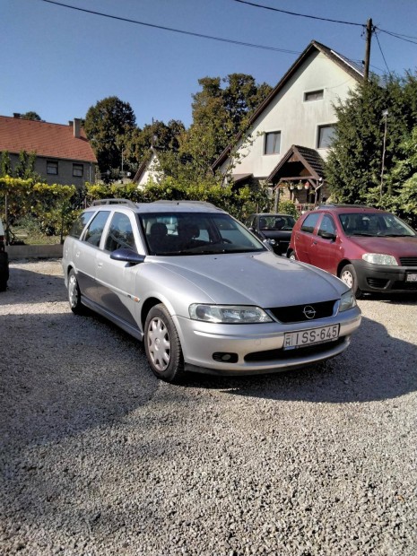 Opel Vectra B Caravan 1.8 16V Comfort J motorr...