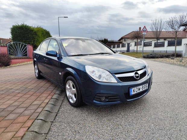 Opel Vectra C 1.8 Essentia A legmegb�zhat�bb 1....