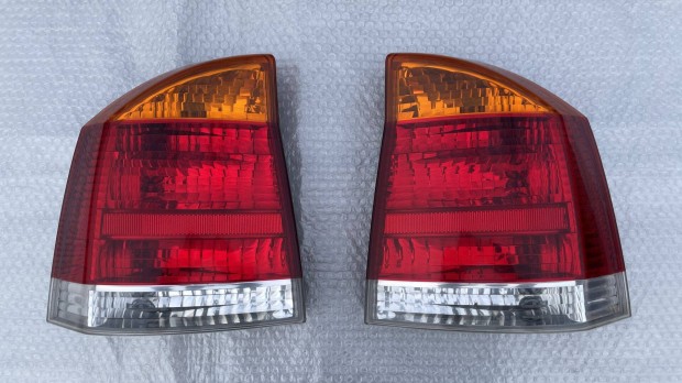 Opel Vectra C hátsó lámpák 13130644 13130643