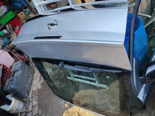 Opel Vectra C illetve Signum karosszria elemek eladk 