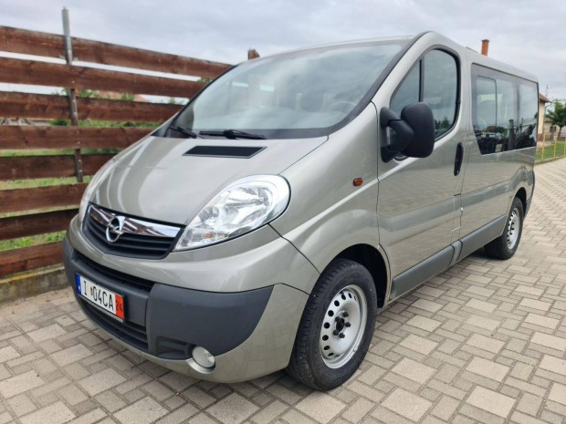 Opel Vivaro 2.5 CDTI 9 szemlyes