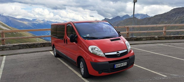 Opel Vivaro 9 fős, személyes kisbusz bérlés Mikrobusz kölcsönzés