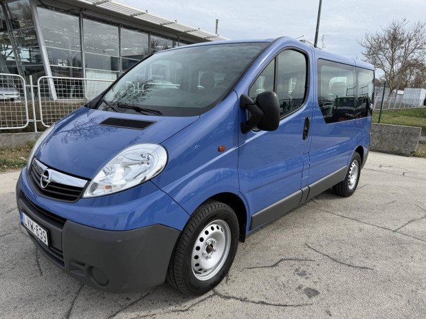 Opel Vivaro 9 személyes Magyar