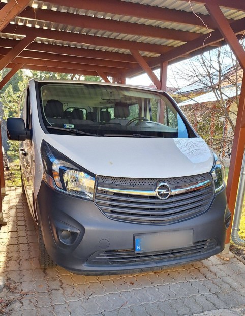 Opel Vivaro-B 9 szemlyes kisbusz brelhet sofrrel