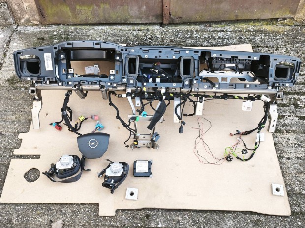 Opel Vivaro C , Zafira Life l�gzs�k szett m�szerfal p�rn�val