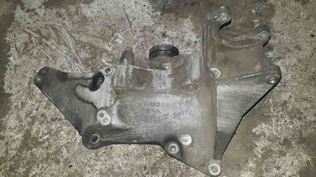 Opel Vivaro Korm�nyszerv� Szivatty� Tart� Bak - Gener�tor Tart� Konzol