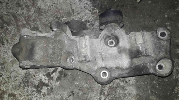 Opel Vivaro Korm�nyszerv� Szivatty� Tart� Bak - Gener�tor Tart� Konzol