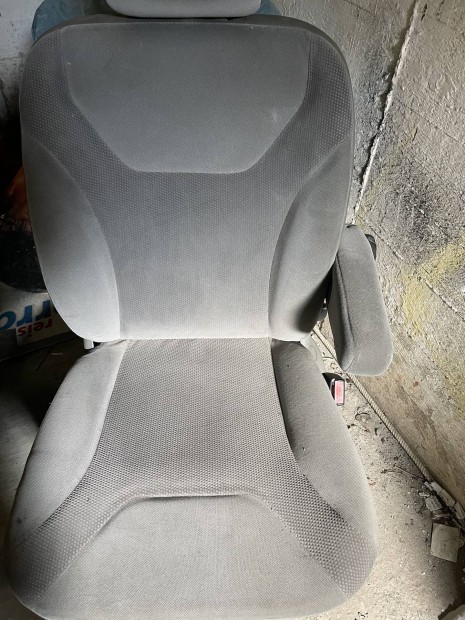 Opel Vivar jobb oldali ls felnik gumival