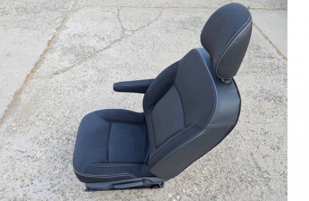 Opel Vivaro vezető ülés 2014-