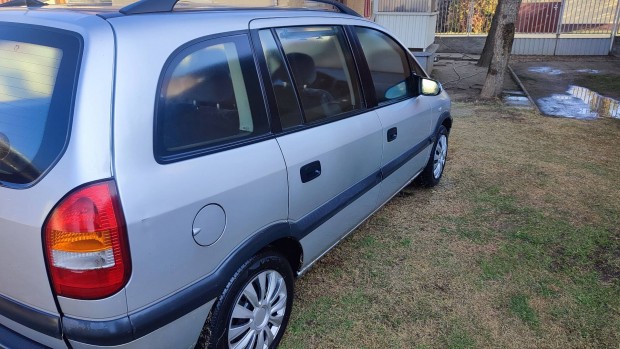 Opel Zafira A 1.8 motor 