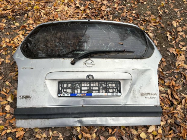 Opel Zafira A csomagtr ajt veg 