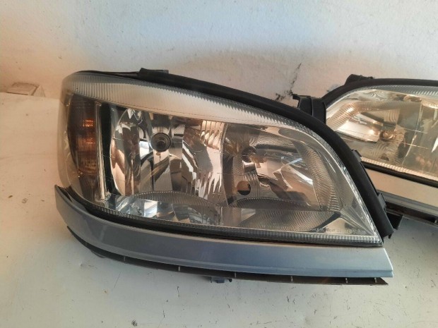 Opel Zafira A jobb , bal első fényszóró