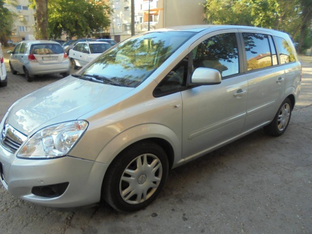 Opel Zafira B 1.9 CDTI Enjoy Szervizknyves