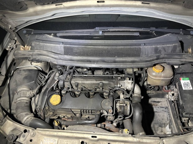 Opel Zafira B 1.9 Cdti komplett motor
