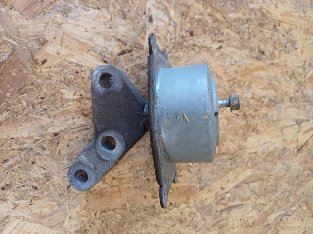 Opel Zafira B (2005-2014)  1.9Cdti Diesel Bal Motortart�bak